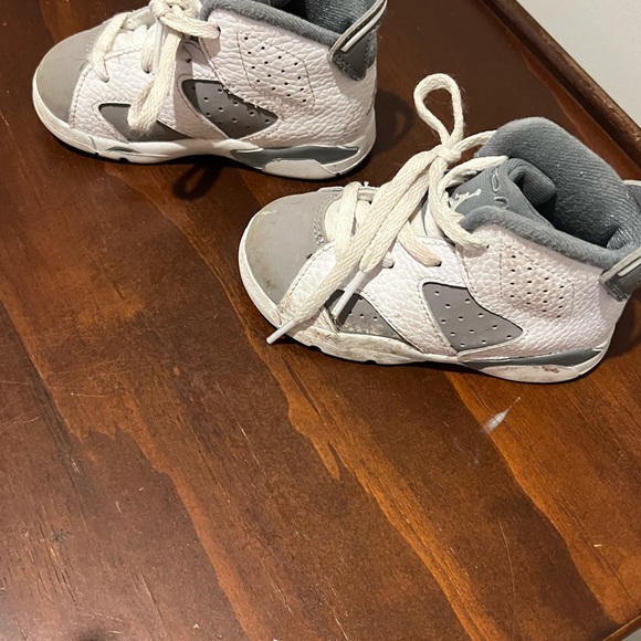Used toddler Jordan’s -size 6 - Picture 3 of 14
